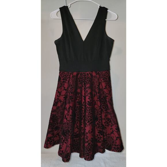 Haute Monde Women's Short Black and Red Velvet Dress Size Medium - Picture 1 of 4